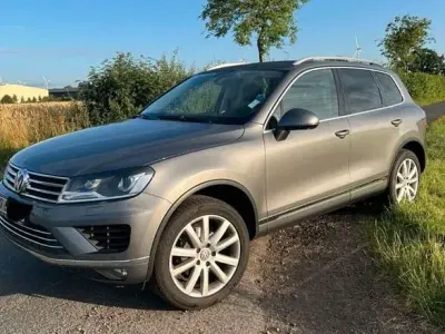 Gebraucht VW Touareg 262 PS (192 kW) 2014 Grau SUV