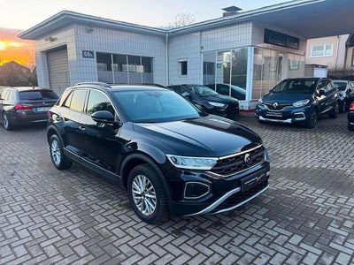Second-hand VW T-Roc Life 150 CP (110 kW) 2023 Negru SUV