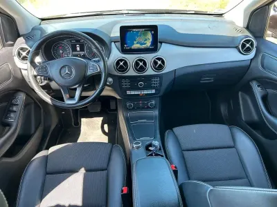 Używany Mercedes B200 Style 136 KM (100 kW) 2018 Brązowy Minivan