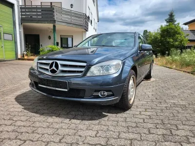 Gebraucht Mercedes C200 Avantgarde 136 PS (100 kW) 2010 Blau Limousine