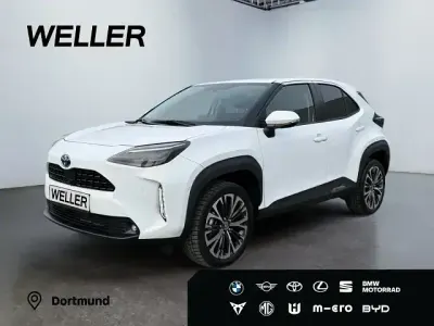 Gebraucht Toyota Yaris Elegant 116 PS (85 kW) 2023 Platinweiss metallic, dach schwarz Kleinwagen