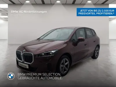 Gebraucht BMW 220 Active Tourer Luxury Line 156 PS (114 kW) 2025 Rot Van / Kleinbus