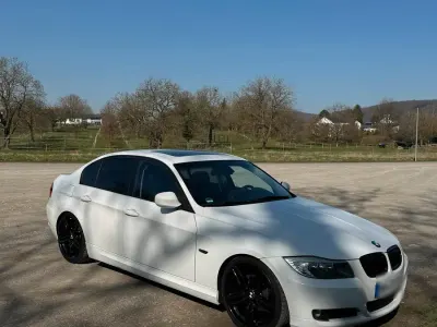 Gebraucht BMW 320 170 PS (125 kW) 2011 Weiß Limousine