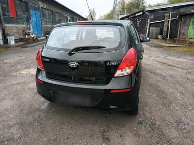 Gebraucht Hyundai i20 85 PS (62 kW) 2012 Schwarz Kleinwagen