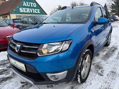 Blau Gebraucht 2015 Dacia Sandero Prestige SUV | 7.450 € (Fairer Preis)