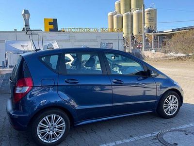 Gebraucht Mercedes A180 Elegance 109 PS (80 kW) 2010 Blau Kleinwagen