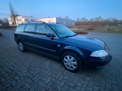 Gebraucht VW Passat 115 PS (84 kW) 2001 Blau Kombi