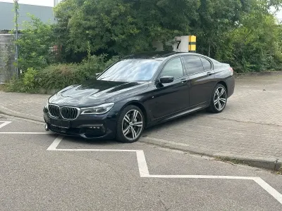 Gebraucht BMW 750 M Sport 449 PS (330 kW) 2018 Blau Limousine