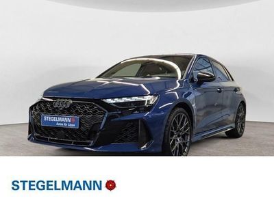 Neu Audi RS3 Sportback Comfort 400 PS (294 kW) 2025 Blau (ascariblau metallic) Kleinwagen