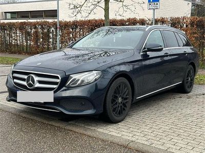 Grün Gebraucht 2017 Mercedes E220 Avantgarde Kombi | 18.200 € (Etwas zu teuer)