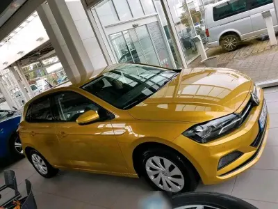 Gebraucht VW Polo Comfortline 80 PS (58 kW) 2018 Gelb Kleinwagen