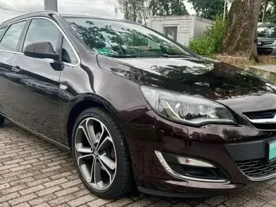 Gebraucht Opel Astra Innovation 179 PS (131 kW) 2012 Braun Kombi