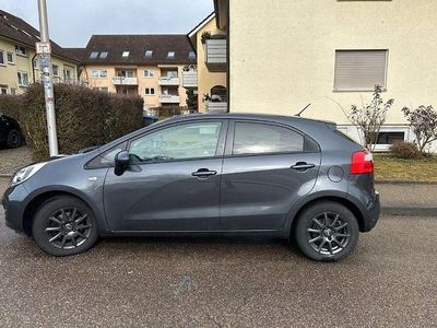 Gebraucht Kia Rio Spirit 75 PS (55 kW) 2013 Grau Limousine