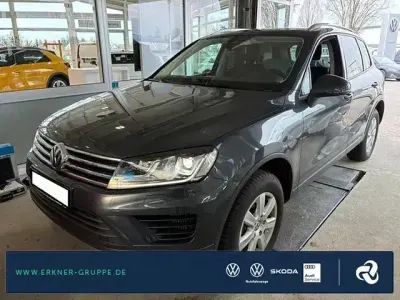 Używany VW Touareg Basis 262 KM (192 kW) 2016 Czerwony SUV