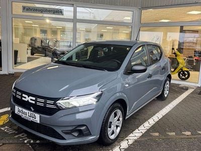 Grau Gebraucht 2025 Dacia Sandero Essentiel Limousine | 15.900 € (Guter Preis)