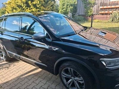 Second-hand VW Tiguan R-line 190 CP (139 kW) 2020 Negru SUV