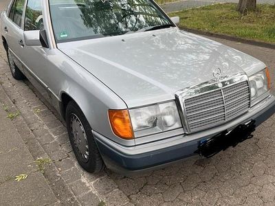 Gebraucht Mercedes E260 160 PS (117 kW) 1990 Silber Limousine