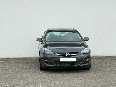 Gebraucht Opel Astra Active 140 PS (102 kW) 2013 Grau Limousine