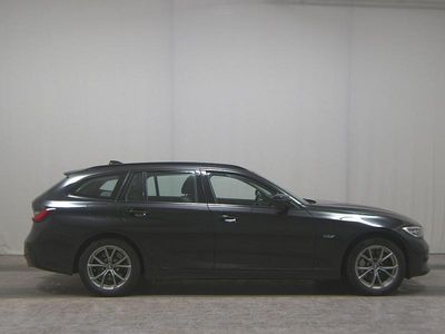 Second-hand BMW 330e Sport Line 252 CP (185 kW) 2021 Negru Break