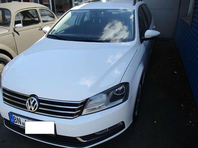 Gebraucht VW Passat Trendline 140 PS (102 kW) 2012 Candyweiß Kombi