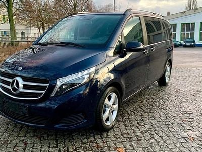 Mercedes V220