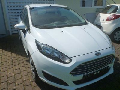Gebraucht Ford Fiesta 75 PS (55 kW) 2013 Weiß Kleinwagen