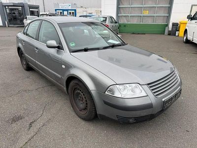 Grau Gebraucht 2003 VW Passat Basis Limousine | 2.750 € (Fairer Preis)