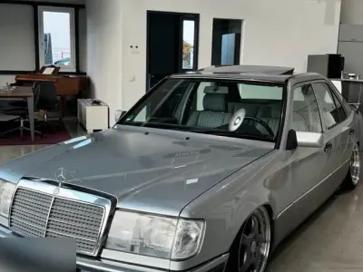 Gebraucht Mercedes E230 136 PS (100 kW) 1992 Silber Limousine
