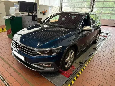 Gebraucht VW Passat Alltrack 200 PS (147 kW) 2021 Blau Kombi