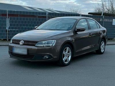 Gebraucht VW Jetta 105 PS (77 kW) 2011 Andere farben Limousine