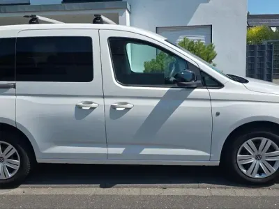 Gebraucht VW Caddy 102 PS (75 kW) 2021 Weiß Van / Kleinbus