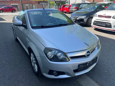 Gebraucht Opel Tigra Sport 125 PS (91 kW) 2005 Starsilber/silver iii Cabrio