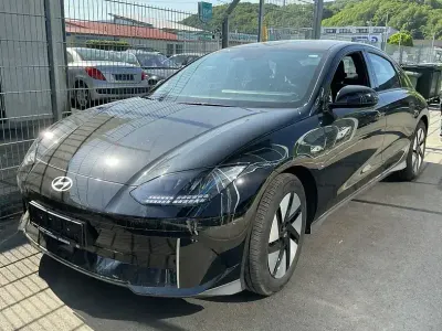 Gebraucht Hyundai Ioniq 6 Dynamiq 111 kW (151 PS) 2024 Schwarz abyss black pearl / mic (metallic) Limousine
