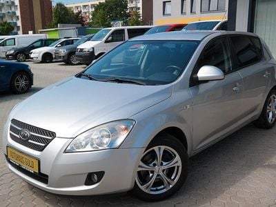 Silber Gebraucht 2007 Kia Ceed Kleinwagen | 2.990 €