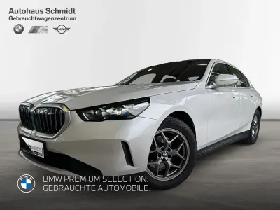 Gebraucht BMW 520 Comfort Edition 197 PS (144 kW) 2024 Mineralweiß Limousine