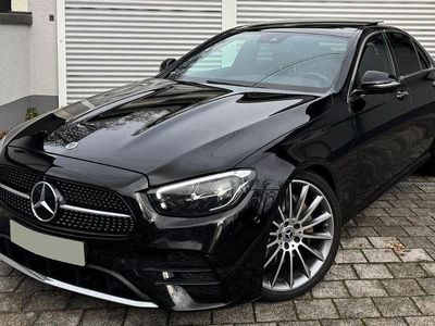 Schwarz Gebraucht 2022 Mercedes E220 AMG Limousine | 38.950 € (Fairer Preis)