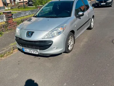 Gebraucht Peugeot 206+ 79 PS (58 kW) 2009 Grau Kleinwagen