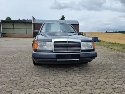 Używany Mercedes E230 1991 Sedan/Limuzyna