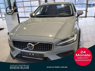 Grau vapour grey / metallic Gebraucht 2023 Volvo V60 CC Ultimate Kombi | 37.850 € (Fairer Preis)