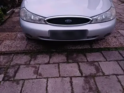 Gebraucht Ford Mondeo 130 PS (95 kW) 1999 Silber Limousine