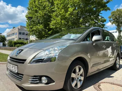 Gebraucht Peugeot 5008 Premium 109 PS (80 kW) 2010 Lack vapor grey metalliclacki Van / Kleinbus