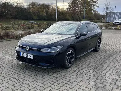 Gebraucht VW Passat R-line 150 PS (110 kW) 2024 Schwarz Kombi