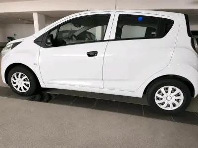 Gebraucht Chevrolet Spark 51 PS (37 kW) 2011 Weiß Kleinwagen