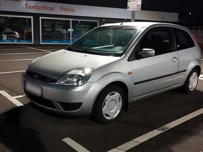 Usata Ford Fiesta 70 CV (51 kW) 2005 Argento Utilitaria