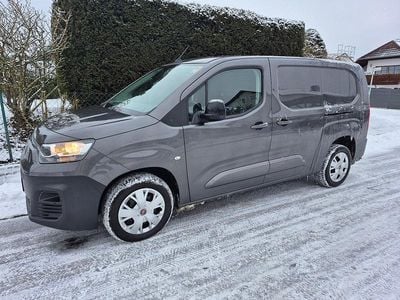 Grau Gebraucht 2023 Fiat Doblò Van / Kleinbus | 14.999 € (Fairer Preis)