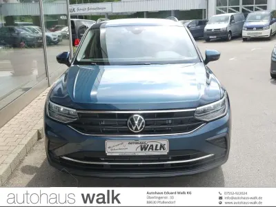 Gebraucht VW Tiguan Life 150 PS (110 kW) 2023 Blau SUV