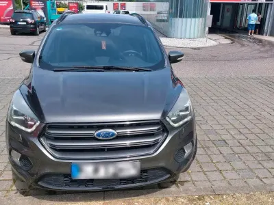 Gebraucht Ford Kuga 182 PS (133 kW) 2017 Schwarz SUV