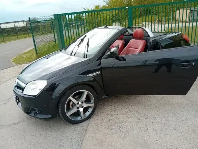 Używany Opel Tigra 90 KM (66 kW) 2008 Czarny Kabriolet