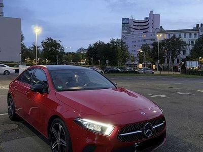 Gebraucht Mercedes A200 163 PS (119 kW) 2019 Rot Limousine