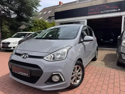 Gebraucht Hyundai i10 Intro Edition 87 PS (63 kW) 2014 Grau Kleinwagen